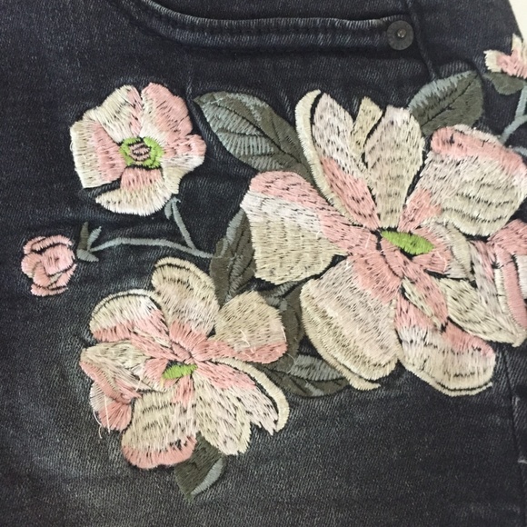 Aeropostale High Waisted Shorty Shorts Size 10 - Picture 4 of 4